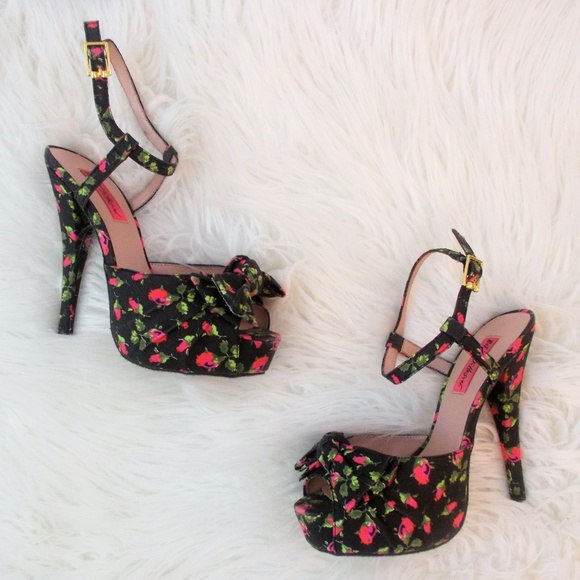 Betsey Johnson Shoes - Betsey Johnson Haylie-D roses pumps 7.5